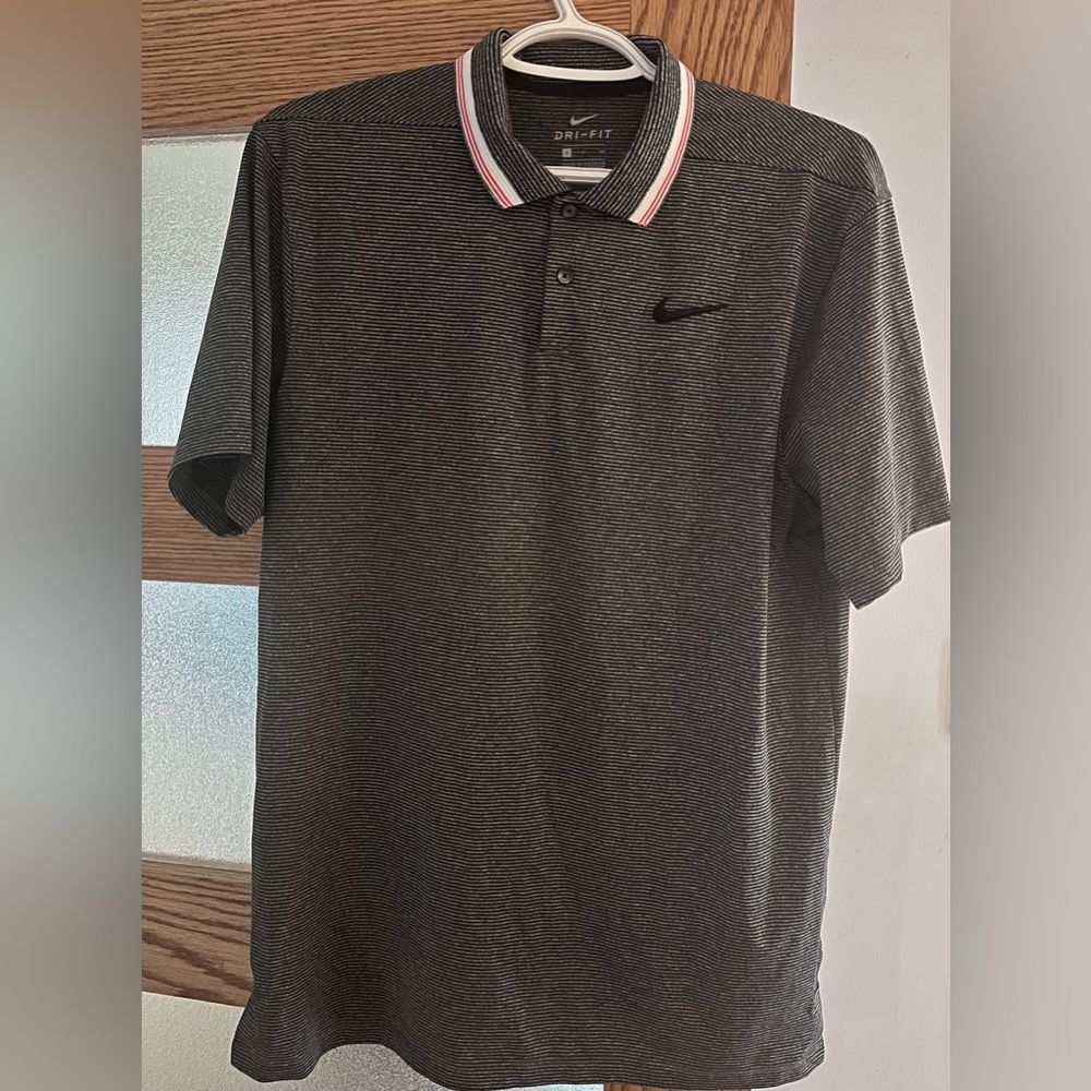 Nike Dri-Fit Size S Golf Shirt